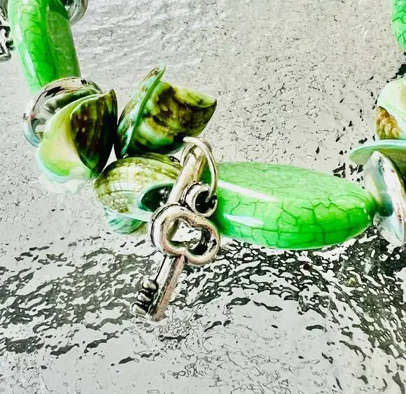 Set of Four Pristine Vintage 7" Coastal Bohemian Beach Style Stretchy Bracelets - Picture 2 of 6